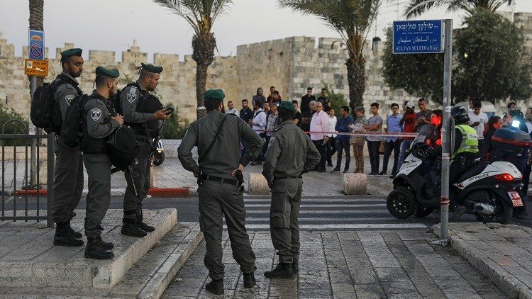 القوات الإسرائيلية تبعد 350 فلسطينيا عن القدس
