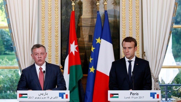 ماكرون يجري مباحثات مع الملك عبد الله بقصر الإليزيه