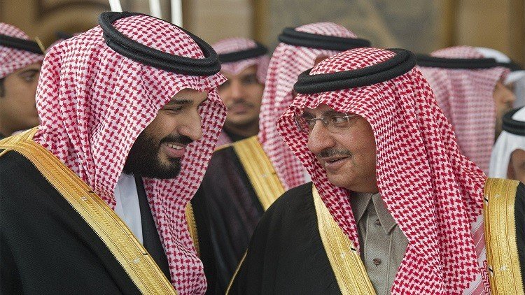 محمد بن نايف يبايع الأمير محمد بن سلمان وليا للعهد