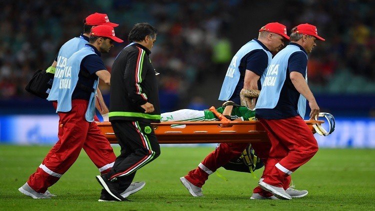 كأس القارات ..الإصابة تمنع نجم المكسيك من استكمال البطولة