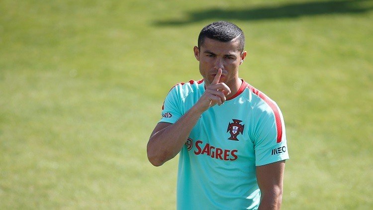 رونالدو في موسكو.. لكن أين تفكيره؟ تصرفات بوليسية لأفضل لاعب في العالم!