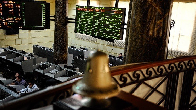 السيسي يصادق على "ضريبة الدمغة"