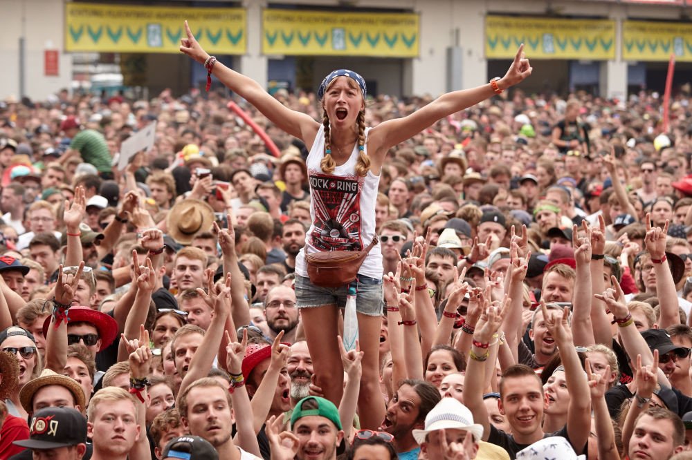 جمهور فرقة الروك الموسيقية "Rock am Ring" في نيوبورغ، ألمانيا
