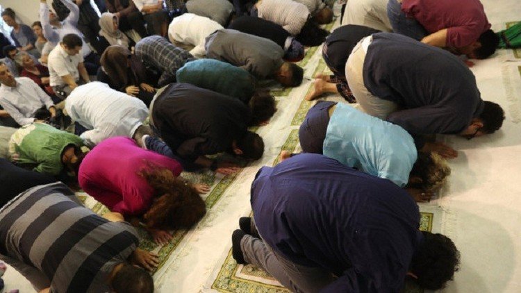 مؤسس أول "مسجد ليبرالي" تتلقى تهديدات بالقتل