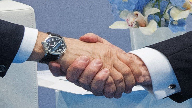 واشنطن: العلاقات الروسية الأمريكية أهم لترامب من التجاذبات السياسية الداخلية 