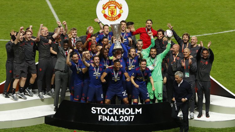 مانشستر يونايتد أثرى من برشلونة وريال مدريد