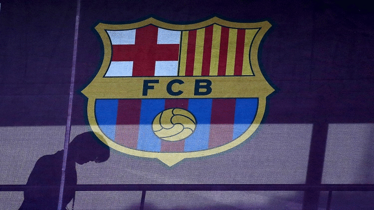 في خطوة مفاجئة.. برشلونة يعين مدريديا مستشارا له!