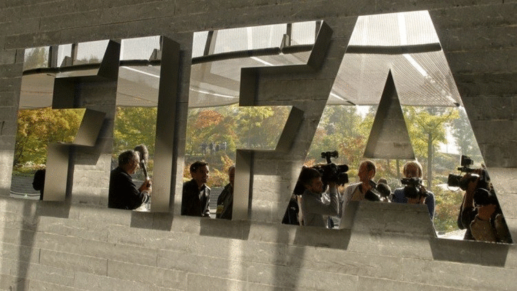 الفيفا ينفي تسلم طلب بسحب تنظيم المونديال من قطر