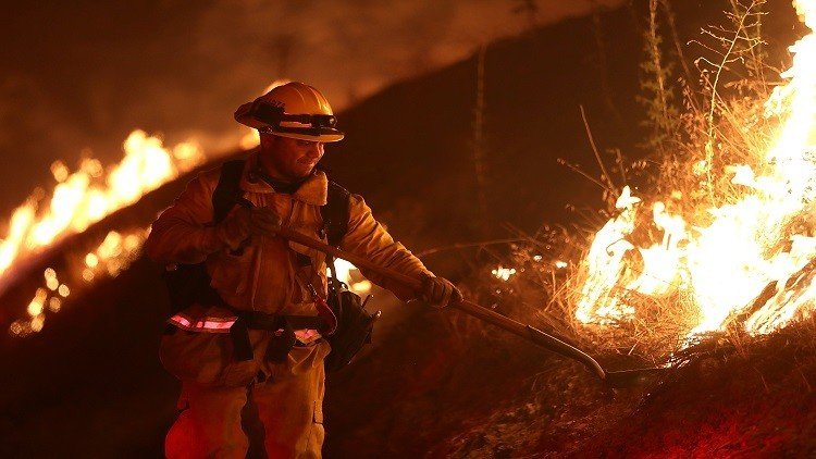 إعلان حالة الطوارئ في كاليفورنيا بسبب الحرائق
