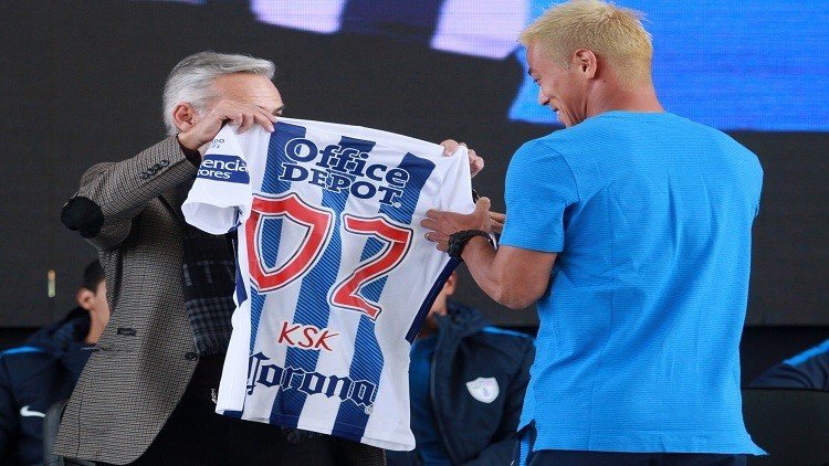 هوندا أول لاعب ياباني في الدوري المكسيكي