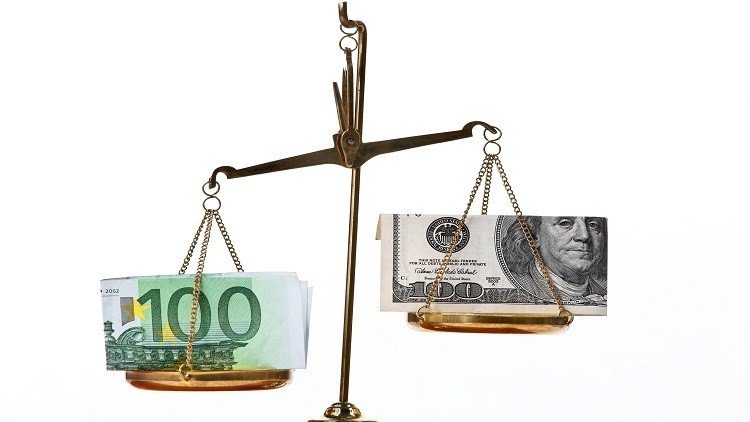اليورو ينخفض قبيل اجتماع البنك المركزي الأوروبي