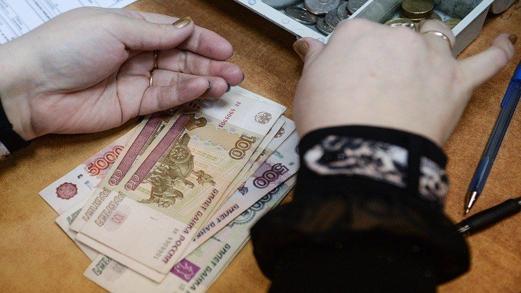 الروبل يستمر بالارتفاع مقابل الدولار واليورو