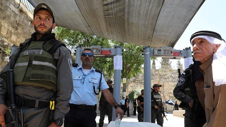 مسؤول فلسطيني: اتصالات سعودية إسرائيلية لاحتواء الموقف في الأقصى 