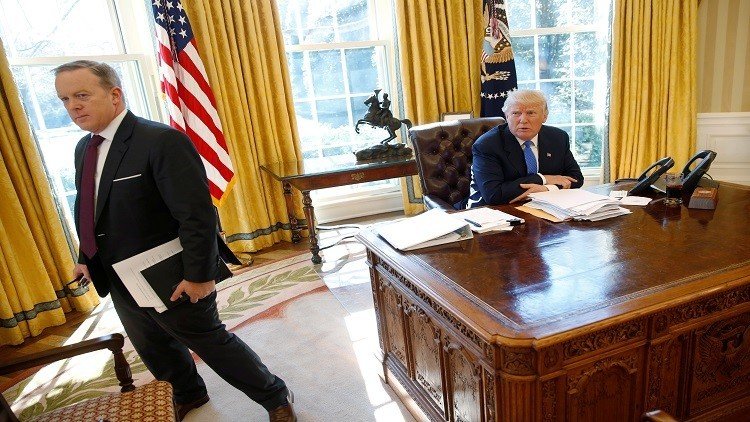 المتحدث باسم البيت الأبيض يستقيل لخلافه مع ترامب