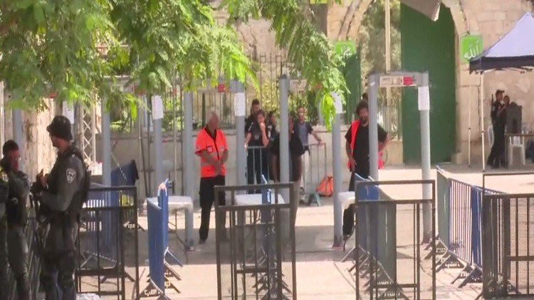 إسرائيل تنصب كاميرات عند باب الأسباط