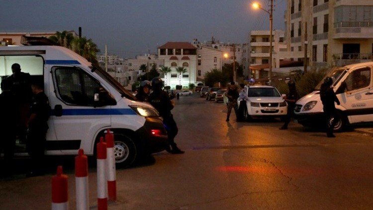 تفاصيل حادثة "السفارة الإسرائيلية" بعمان كما رواها والد الشاب القتيل