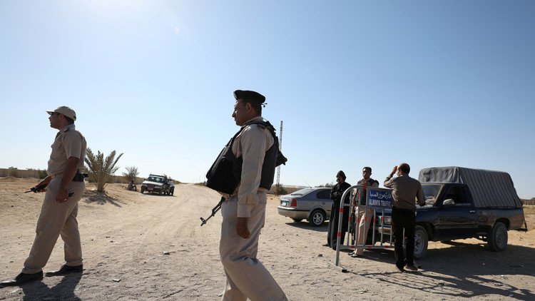 شاهد بالفيديو.. مقتل 7 مدنيين بانفجار سيارة مفخخة شمال سيناء