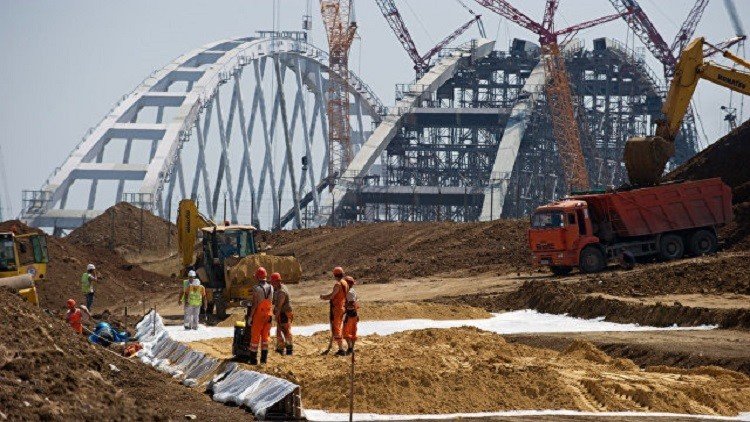 العمل جار على قدم وساق في "جسر القرم"