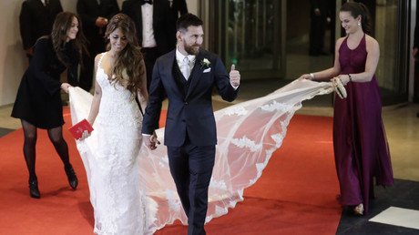حفل زفاف لاعب نادي "برشلونة" ليونيل ميسي ورفيقة دربه أنتونيللا روكوتسو في روساريو، الأرجنتين. 30 يونيو/ حزيران 2017