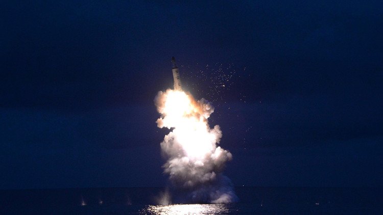 رصد تجربة خفية لإطلاق صاروخ من غواصة بكوريا الشمالية