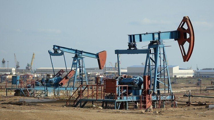 النفط يرتفع وسط أنباء عن فرض عقوبات على قطاع النفط الفنزويلي