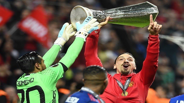 بالفيديو.. إبراهيموفيتش يعود إلى الكرة باستعراض في شوارع ستوكهولم