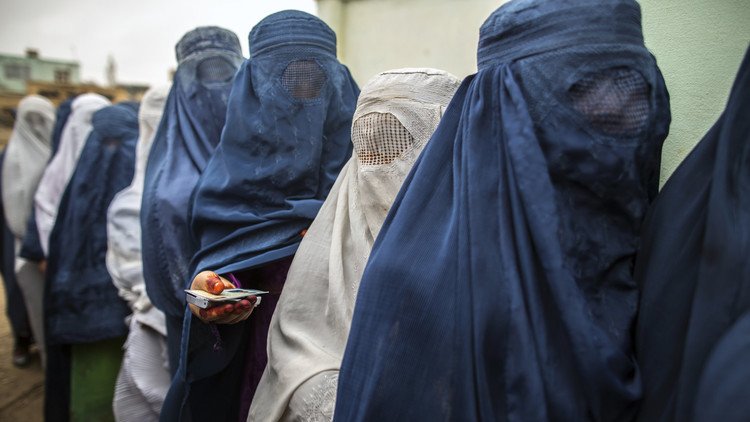 "طالبان باكستان" تطلق مجلة للنساء