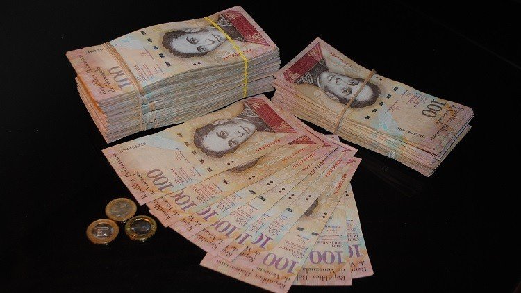 فنزويلا تواجه خطر عجز سداد ديونها