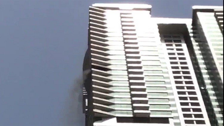 بالفيديو.. حريق في برج 