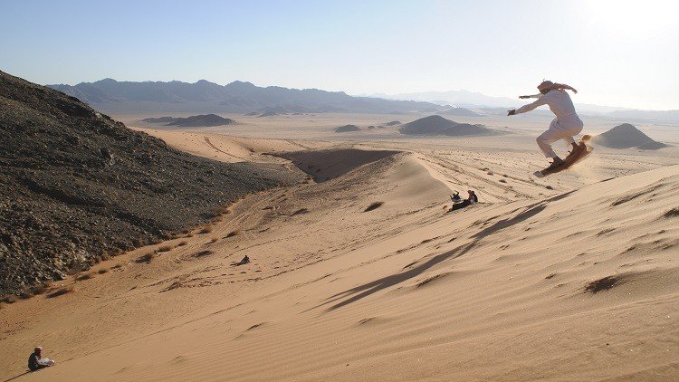 السعودية تبني مدنا في الرمال 