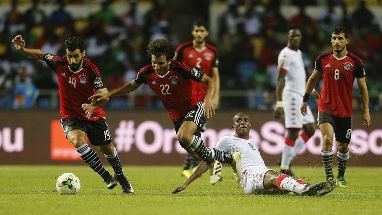 دولي مصري مهدد بالطرد من فريقه بسبب