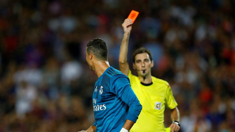 الريال يقهر برشلونة في الكامب نو ورونالدو يفتتح الموسم بطرد مثير للجدل (فيديو)