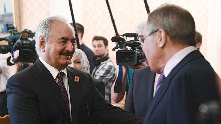 حفتر يطلب من روسيا الدعم والسلاح