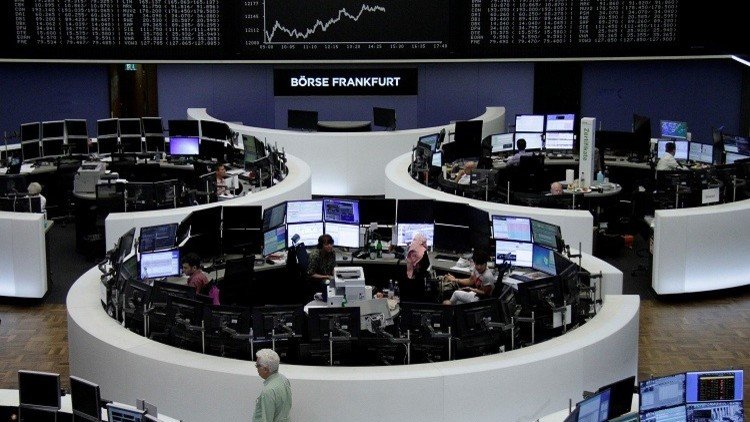 "وول ستريت" تغلق منخفضة بعد إقالة كبير مستشاري البيت الأبيض