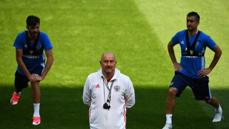 مدرب منتخب روسيا يبعد لاعب ريال مدريد السابق من تشكيلته