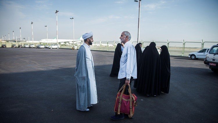 "لا نشتري السلع السعودية" شعار حجاج إيران