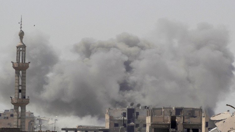 العفو الدولية: المدنيون في الرقة محاصرون تحت النيران