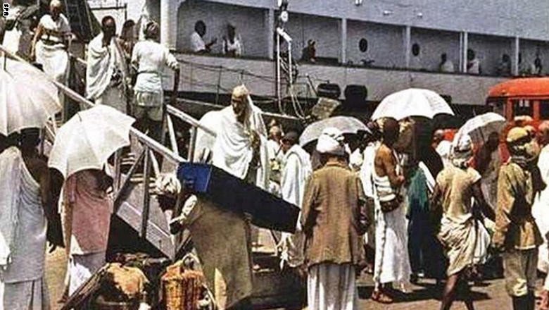 الحجاج يقصدون مكة المكرمة بحرا بالباخرة