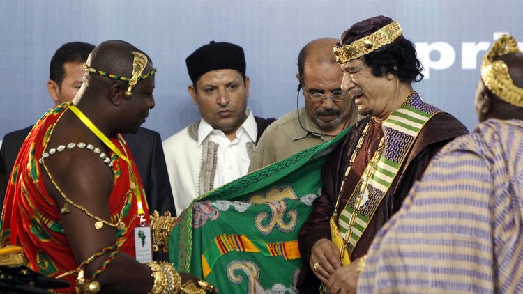 العقيد القذافي يترك وصيته على أنبوب لنهره الصناعي!