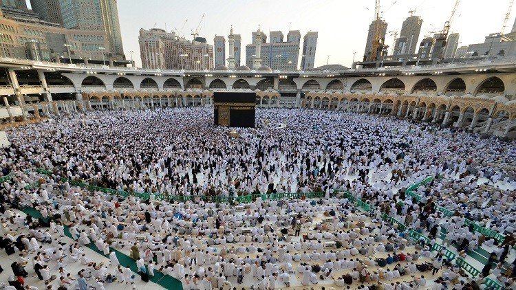 طاف حول الكعبة 700 مرة هذا الموسم دون أن يحج