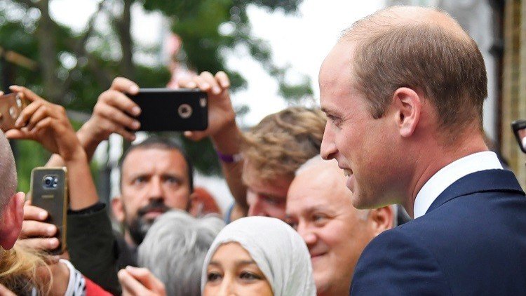 بالصور.. الأميران ويليام وهاري داخل مركز إسلامي في لندن