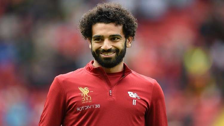 محمد صلاح يتسلم جائزة لاعب الشهر في ليفربول