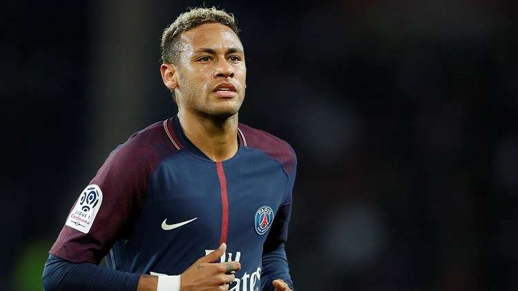 بالفيديو.. نيمار وكافاني يتنازعان تنفيذ ركلة جزاء
