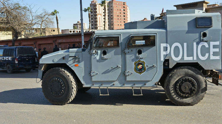 مصرية تستعين بـ 20 شخصا لتحرير زوجها من الشرطة!