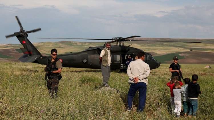 مروحة طائرة تركية تقتل شرطيا وتصيب آخر! 