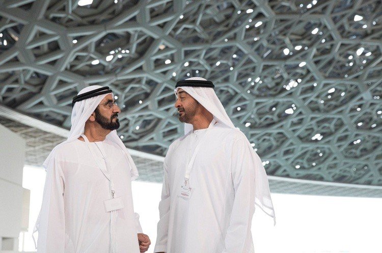 الشيخ محمد بن زايد آل نهيان ولي عهد أبو ظبي، والشيخ محمد بن راشد آل مكتوم، نائب رئيس دولة الإمارات العربية المتحدة ورئيس مجلس الوزراء وحاكم إمارة دبي أثناء زيارتهما للمتحف. 12 سبتمبر 2017