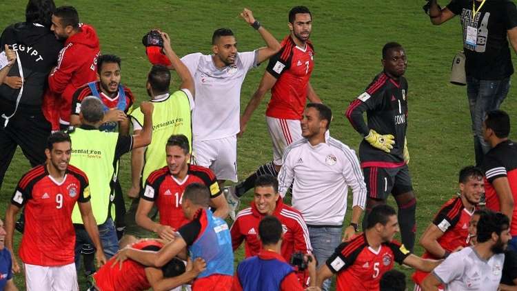 السيسي يمنح مكافآت ضخمة للاعبي منتخب مصر
