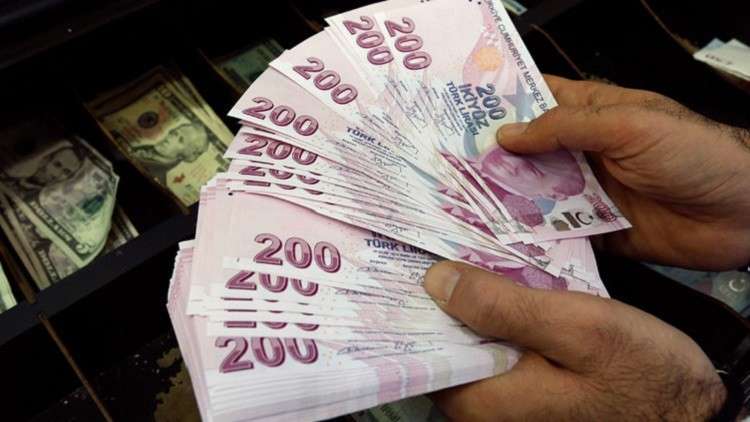 التوتر بين أنقرة وواشنطن يضغط على الليرة التركية