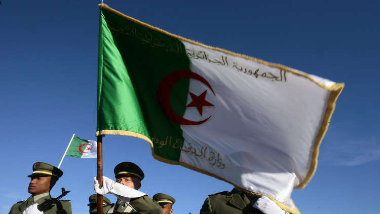 الجزائر تؤكد عزمها على بناء جيش قوي ومتطور