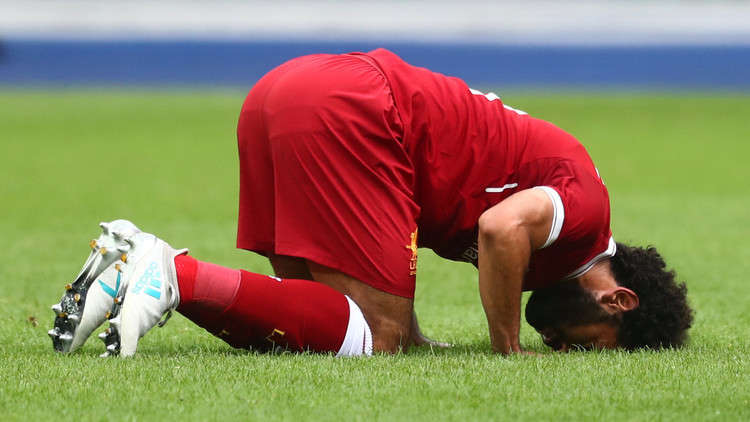 موقف إنساني للفرعون محمد صلاح مع سارق أبيه